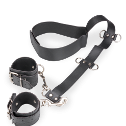 LOVE AND VIBES Attache Cou Et Poignets 3 Niveaux En Similicuir -Sextoys boutique attache cou et poignets 3 niveaux en similicuir 7
